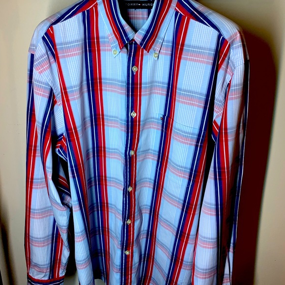 Tommy Hilfiger - Picture 2 of 5